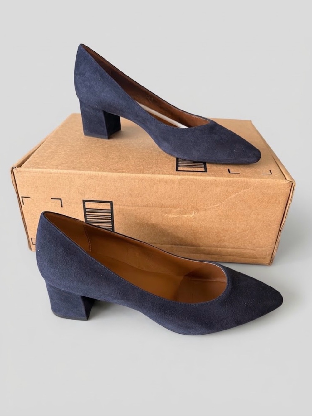 Aquatalia Weatherproof Pointed Toe Pump Heel Size 9.5 Navy Suede Work $395 New